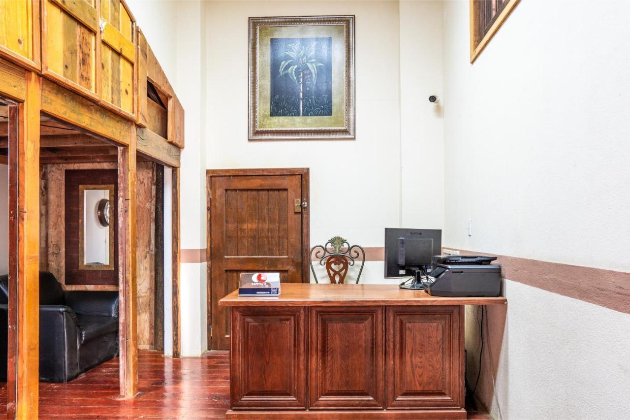 טקאטה Capital O Hotel Villa Azura מראה חיצוני תמונה