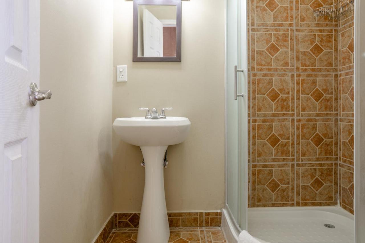 טקאטה Capital O Hotel Villa Azura מראה חיצוני תמונה