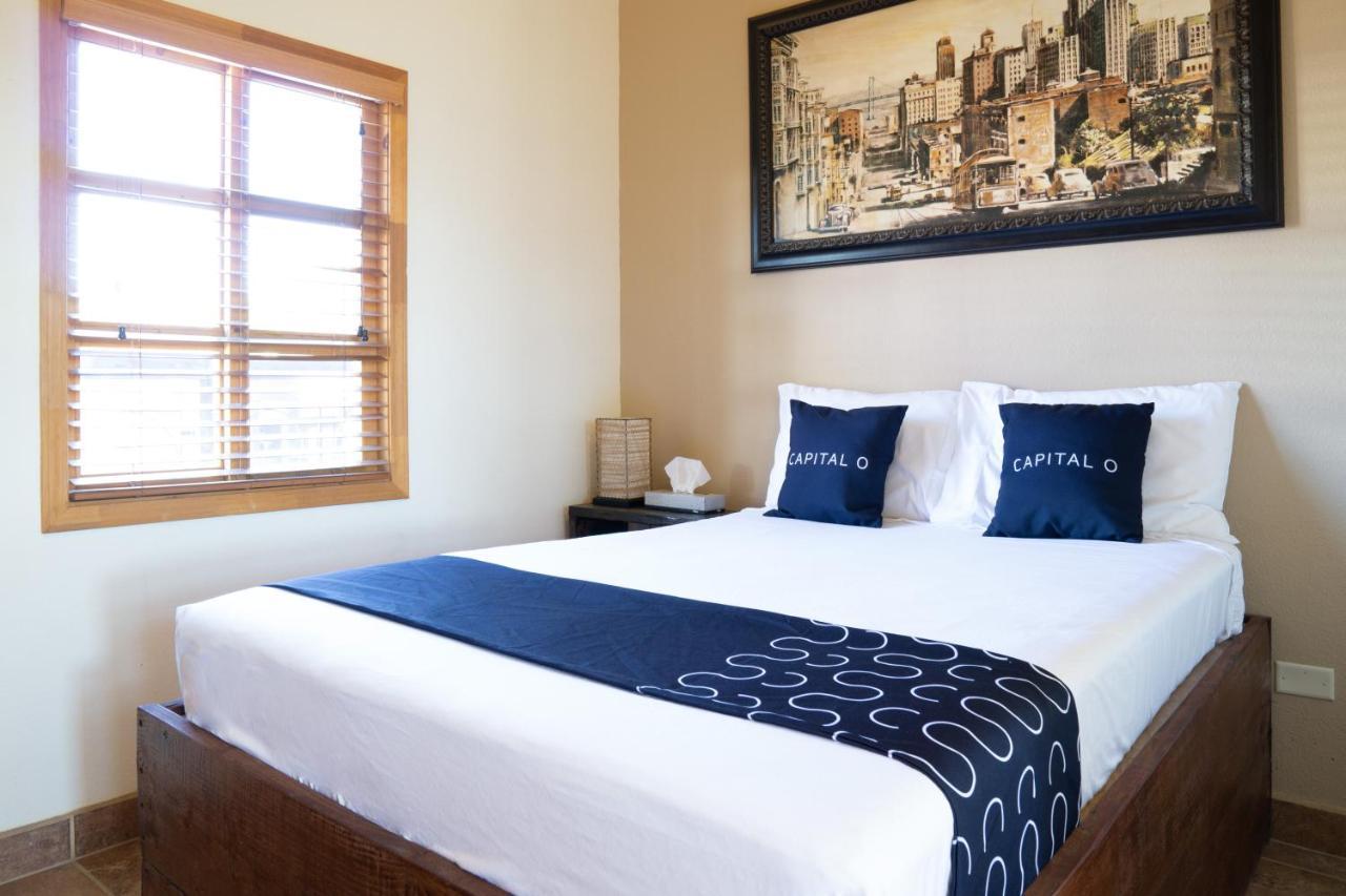טקאטה Capital O Hotel Villa Azura מראה חיצוני תמונה