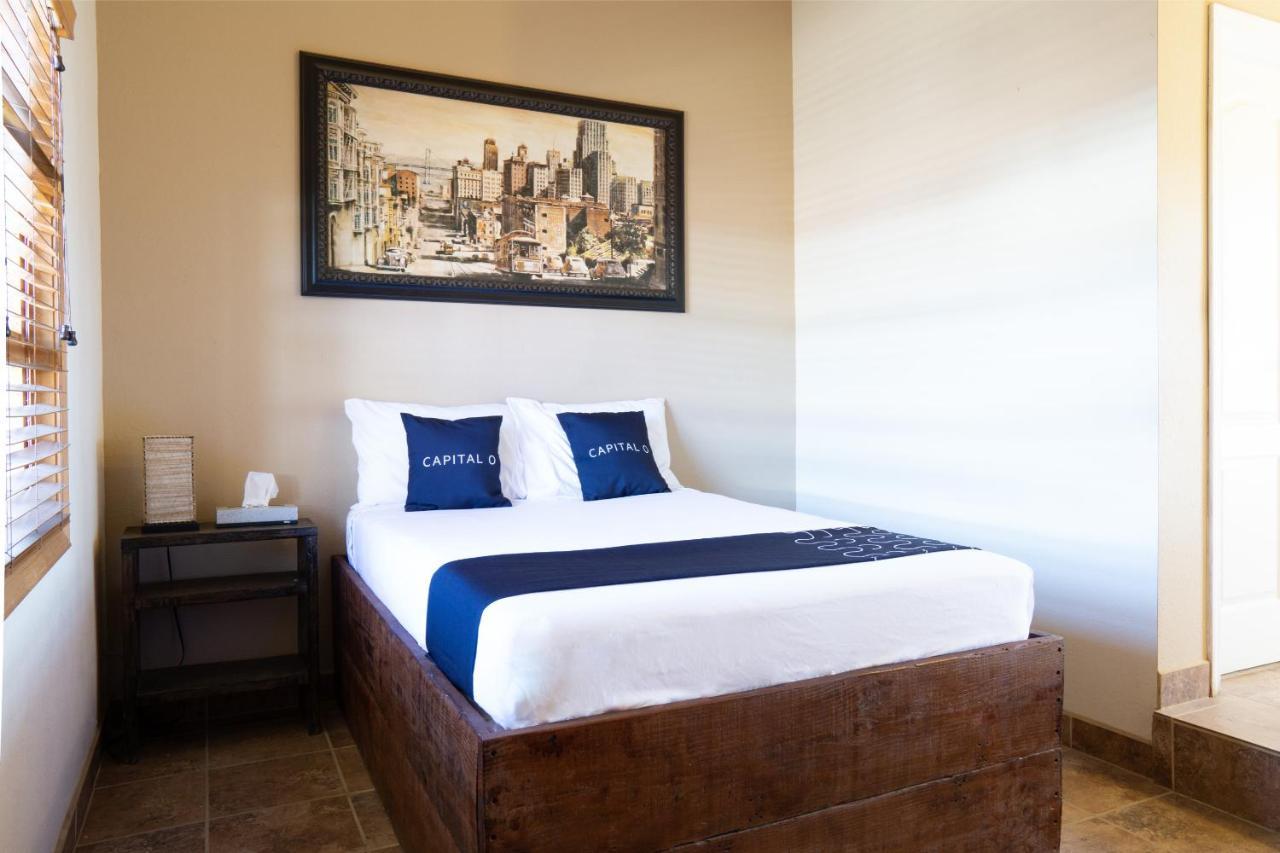 טקאטה Capital O Hotel Villa Azura מראה חיצוני תמונה